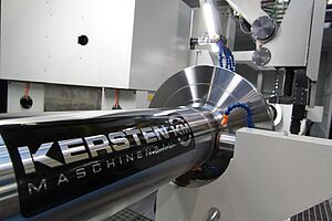 Die Kersten Maschinenbau GmbH garantiert Bauteile in höchster Qualität. Mit Moldtech und TopSolid'Cam als Partner ist es einfach, dieses Versprechen zu halten. Von links: Falko Zedler, Vertrieb Ost Moldtech GmbH, Norbert Wittig, Kersten Maschinenbau.